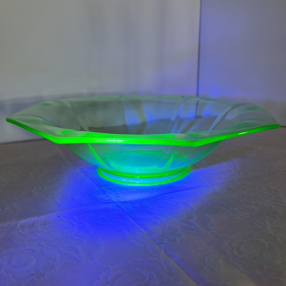 Heisey Style Depression Glass Uranium Bowl Octagon Flared – 10.5” Vintage